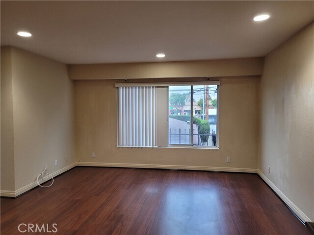 Building Photo - 11041 La Maida St