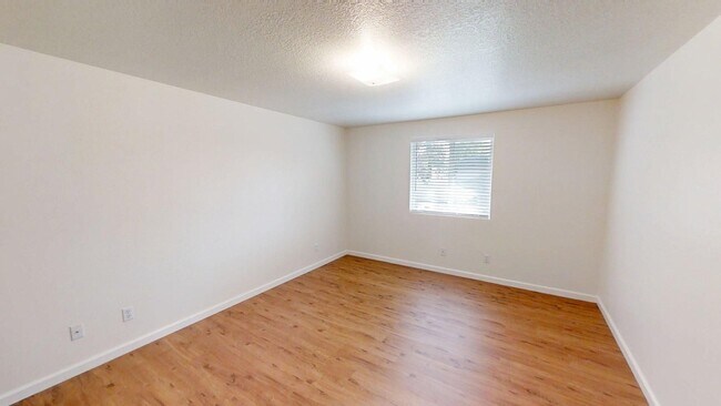 Building Photo - 618 NE 93rd Ave