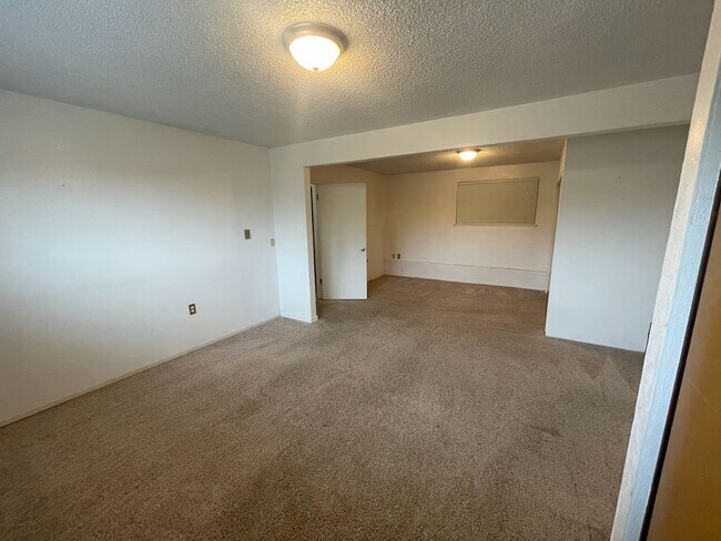 Building Photo - 1017 N Viewmont Dr