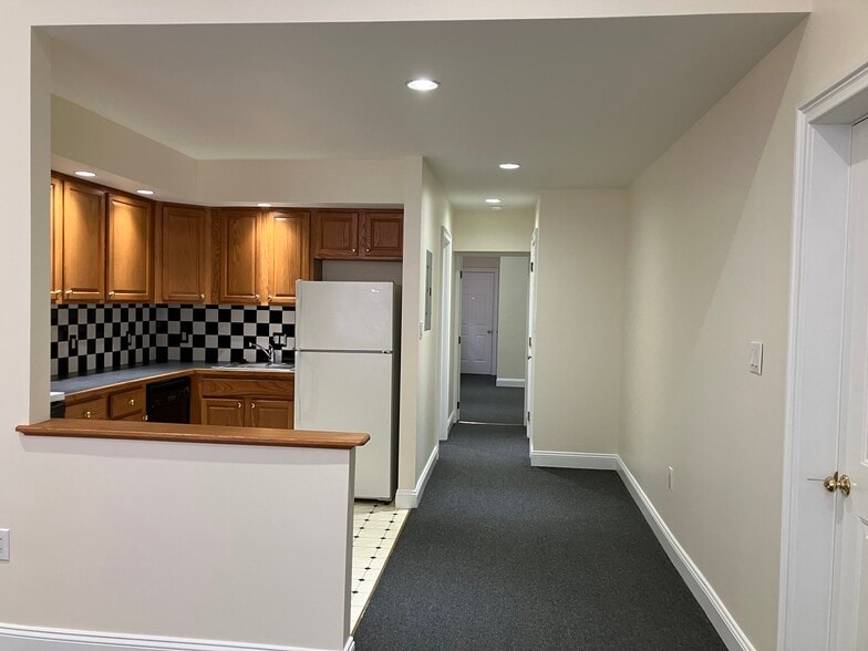 Building Photo - 507 Pine St