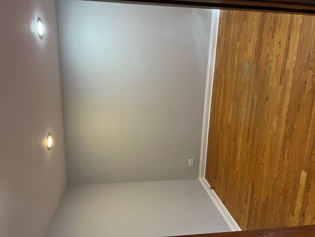 Building Photo - 926 W Aspen Dr