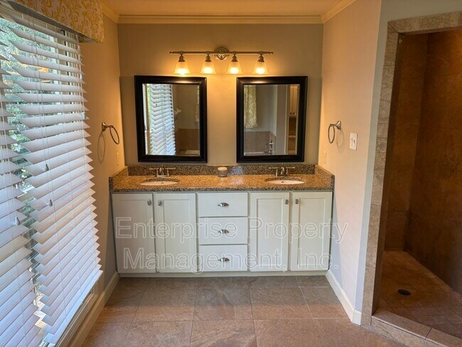 Building Photo - 958 Harbor View Dr