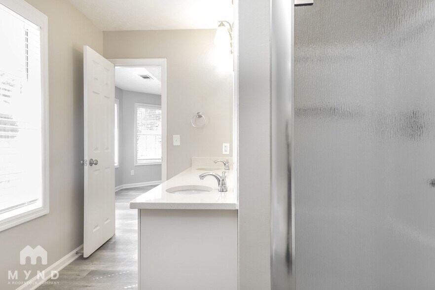 Building Photo - 7138 Lone Oak Trce