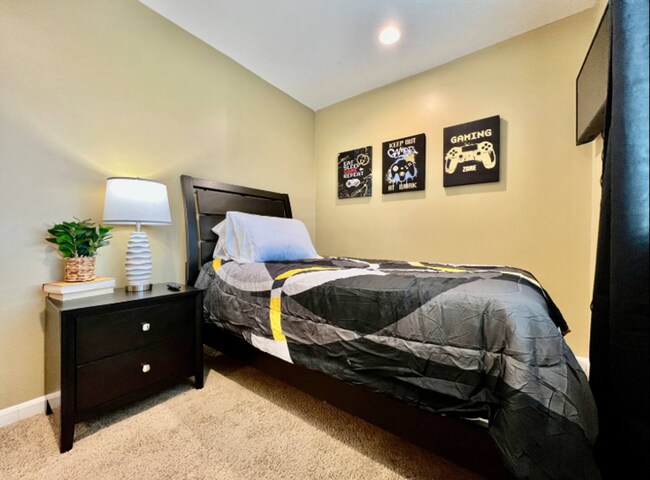 Building Photo - 5531 Oakview Terrace
