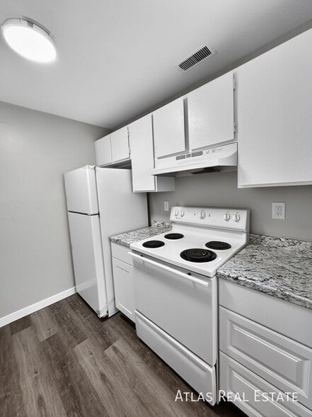 Building Photo - 1825 Zebulon Dr