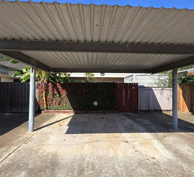 Building Photo - 6430 Bankside Dr