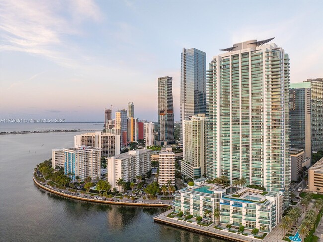 Building Photo - 1331 Brickell Bay Dr