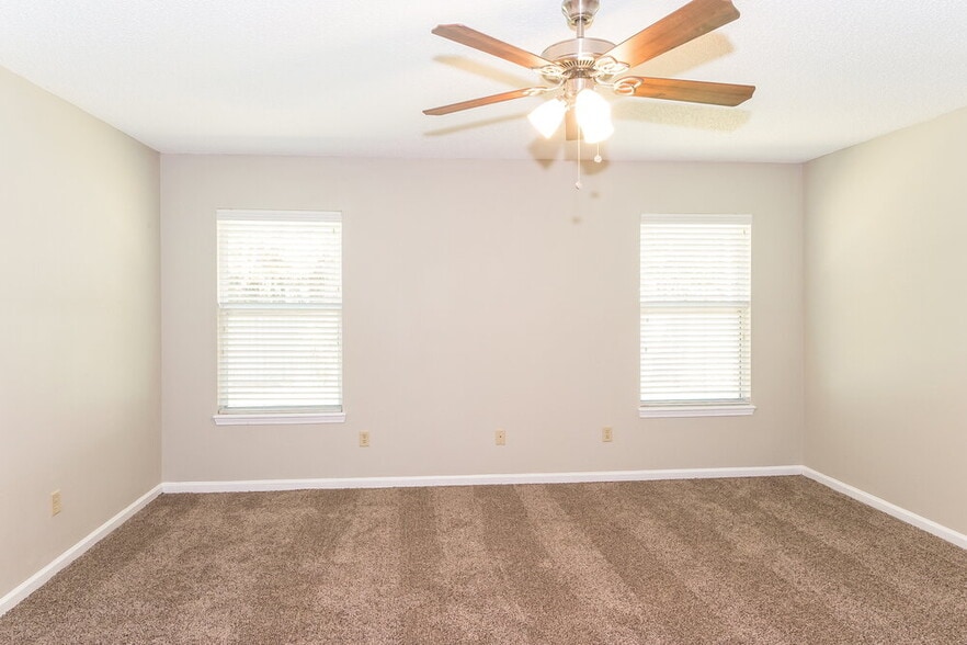 Building Photo - 3423 Brahma Bull Cir N