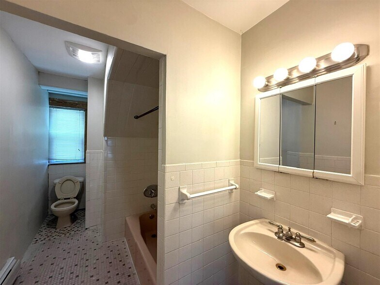 Building Photo - 441 Broadway