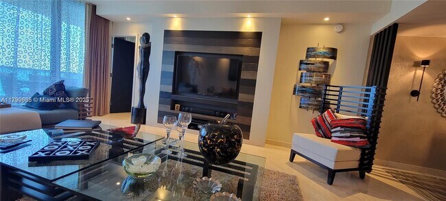 Building Photo - 1331 Brickell Bay Dr