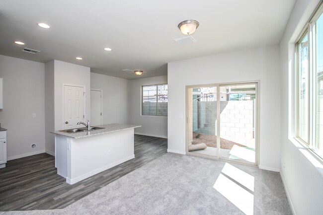 Building Photo - 3Br Home $1799 59th Ave/Broadway