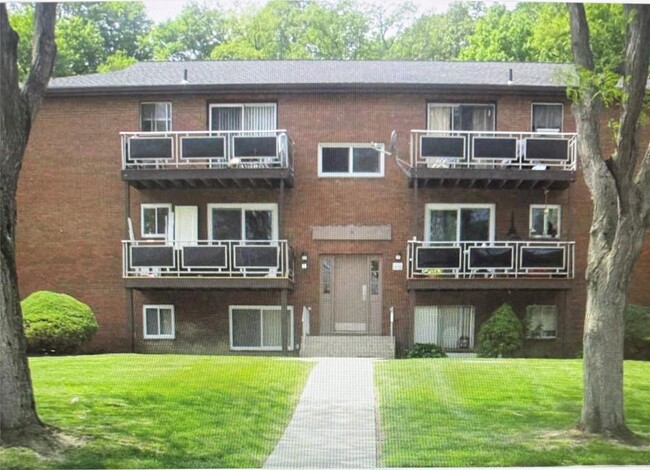 Primary Photo - 19 Tanager Rd