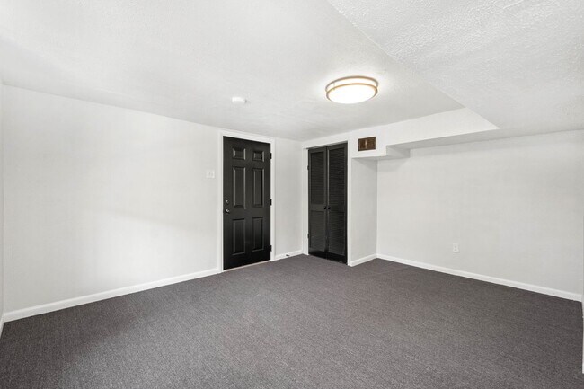 Building Photo - 133 Glenmore Ave