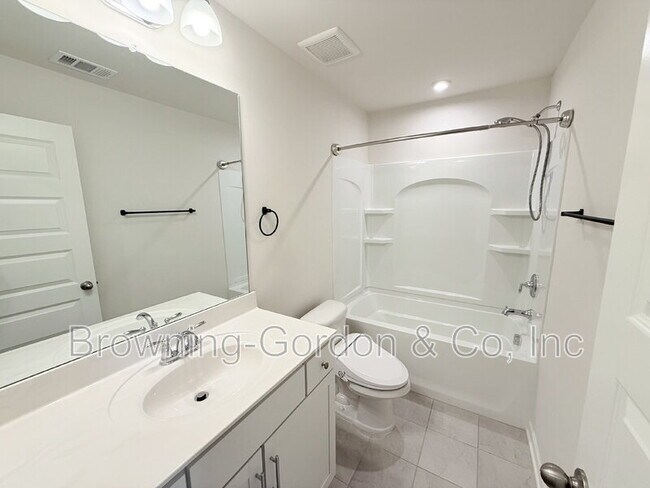 Building Photo - 5088 Dayflower Dr