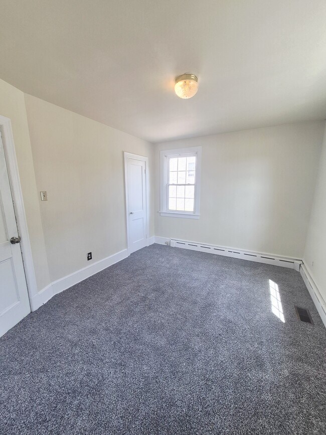 Building Photo - 5140 Alberene Rd