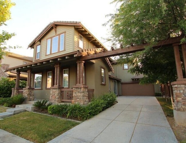 Primary Photo - 339 Goodall St