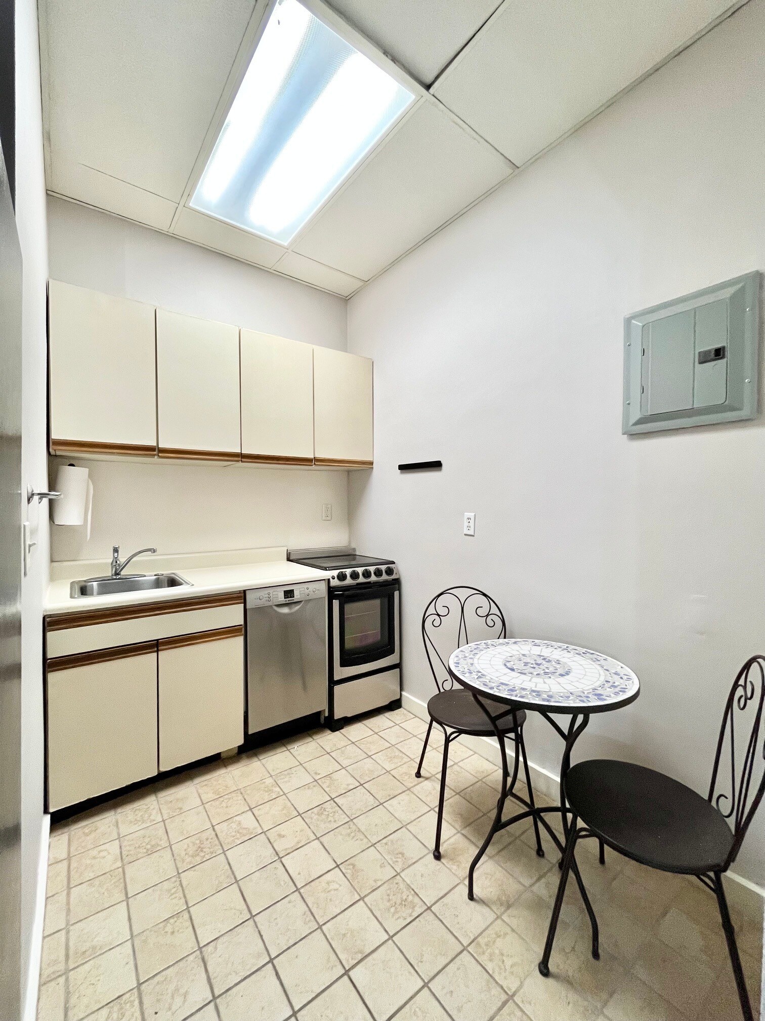 Building Photo - 849 Beacon St