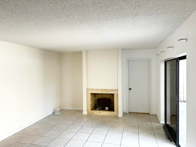 Building Photo - 1620 16th Ln