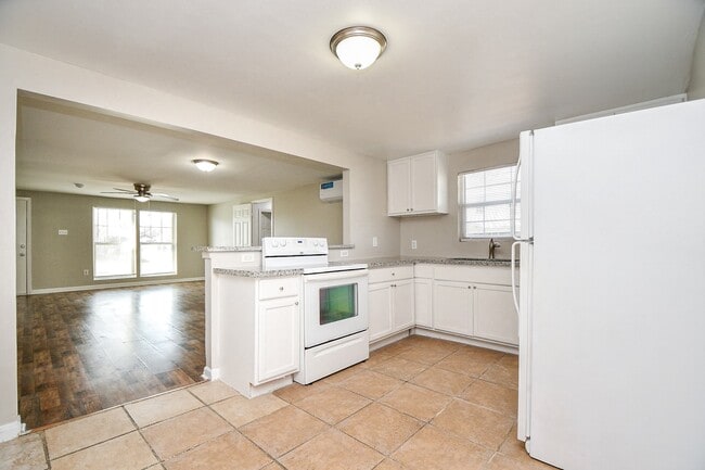 Building Photo - 2928 Wayne St