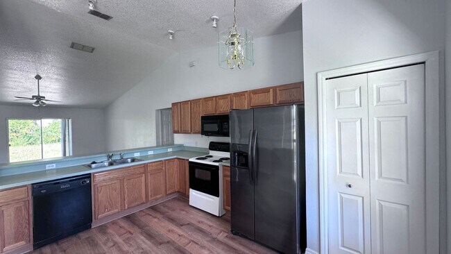 Building Photo - Charming 3/2 House with Updated Flooring with Room to Park a Boat to Trailer in Saint Cloud