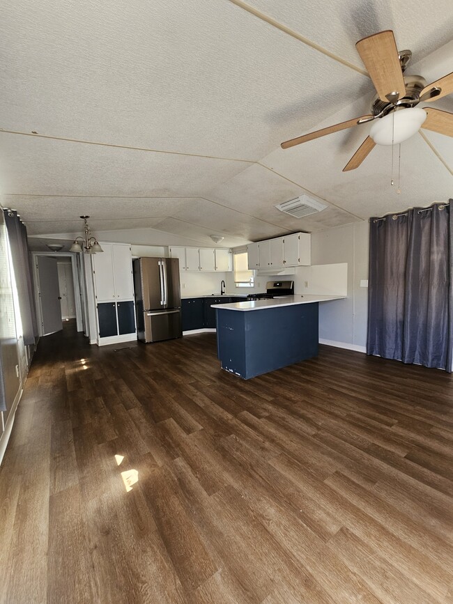 Building Photo - 333 Jasper Dr