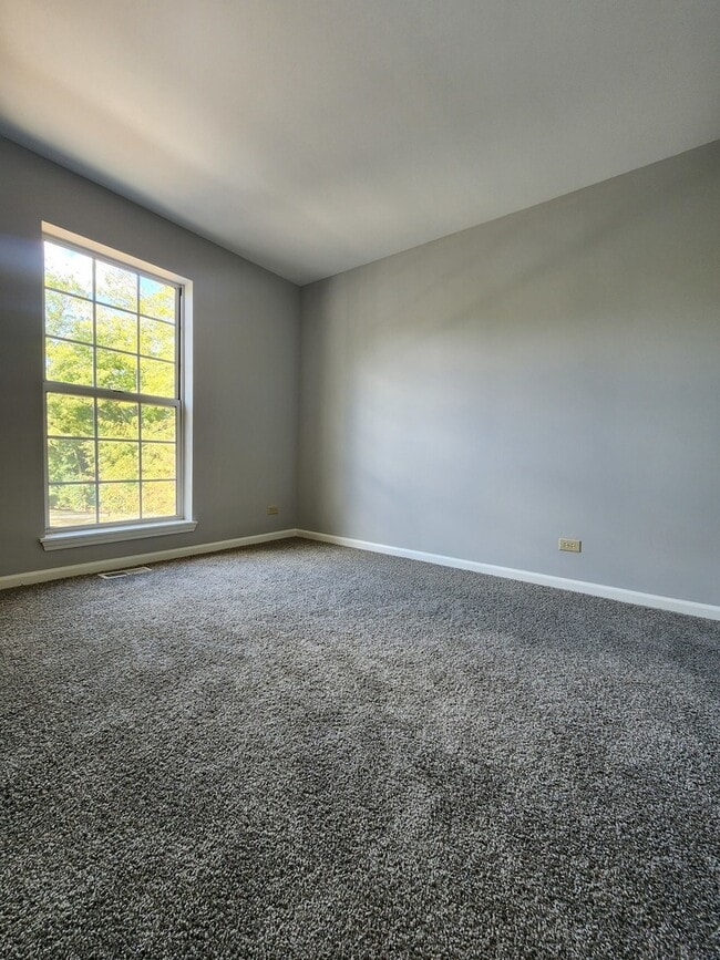 Building Photo - 2753 S Cedar Glen Dr