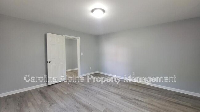 Building Photo - 215 Foy Ave
