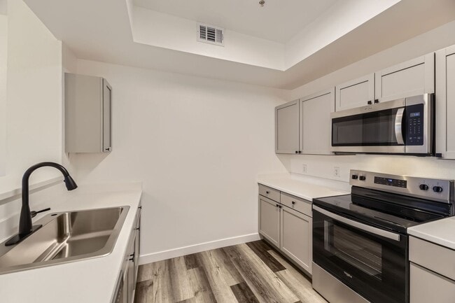 Building Photo - **Fully Updated 2-Bedroom Condo with New Appliances!**