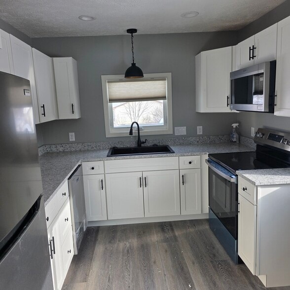 Kitchen: New everything. - 3823 Leeside Ln