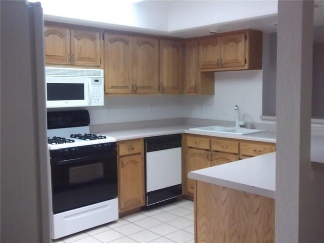 Building Photo - 7680 Dianjou Dr