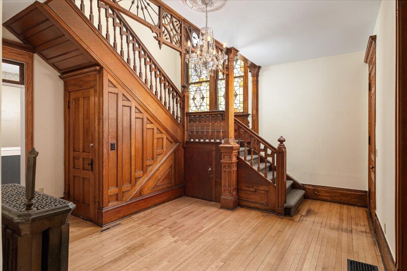 Building Photo - 122 10th St
