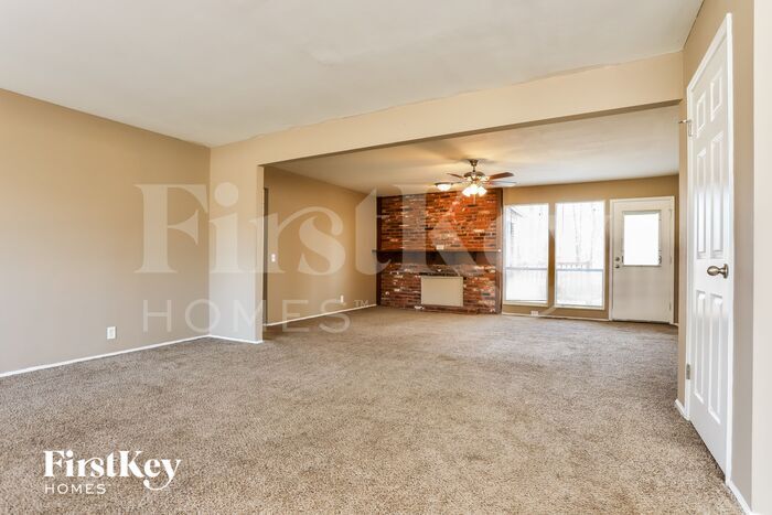Building Photo - 3250 Churchill Dr