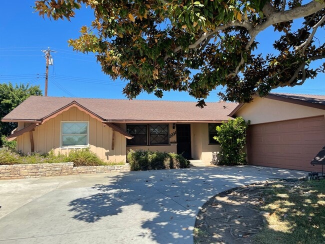 Building Photo - 4 Bedroom Mid-Century Classic Fullerton Ho...