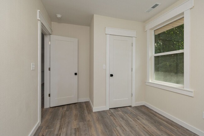 Building Photo - BRAND NEW 3 Bedroom | 2 Bathroom | 2 Car G...