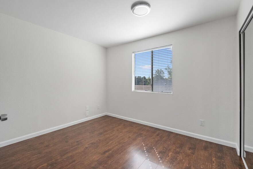 Building Photo - 817 N Hobart Blvd
