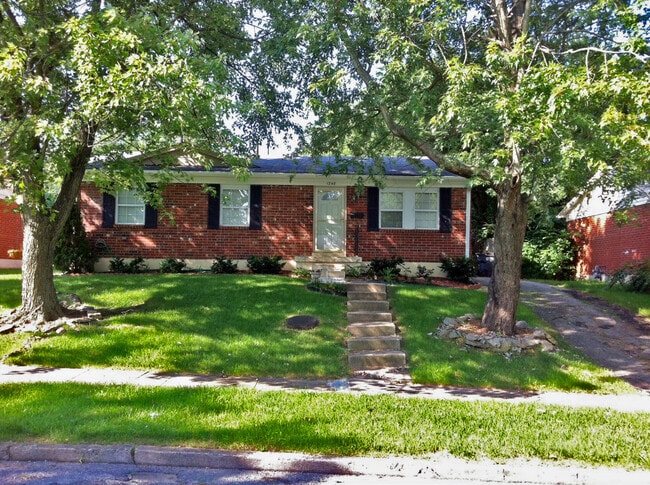 Primary Photo - SUMMER SPECIAL-REDUCED RENT! LOVELY 3 BR H...