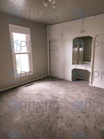 Building Photo - 1609 S Stewart Ave