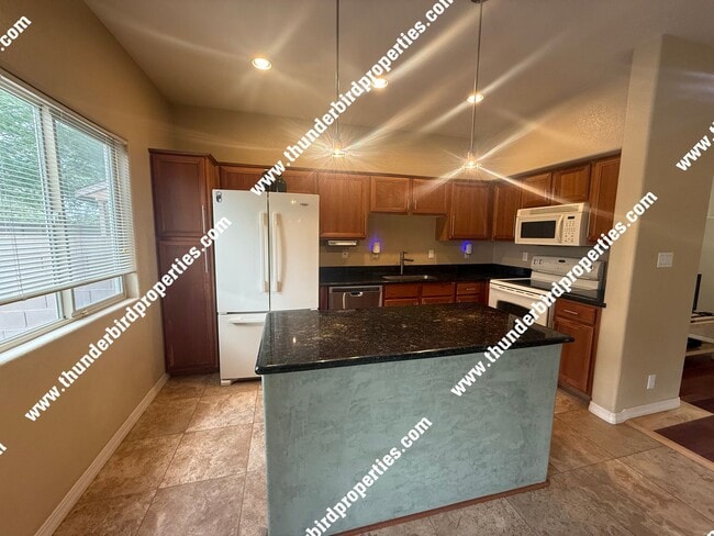 Building Photo - Gated Community available NOW!