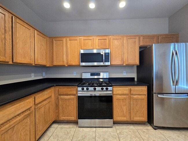 Building Photo - A Fabulous 3 Bedroom Townhouse close to NA...