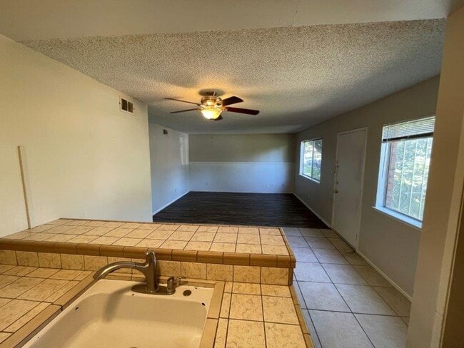 Building Photo - 9508 Emerald Park Dr