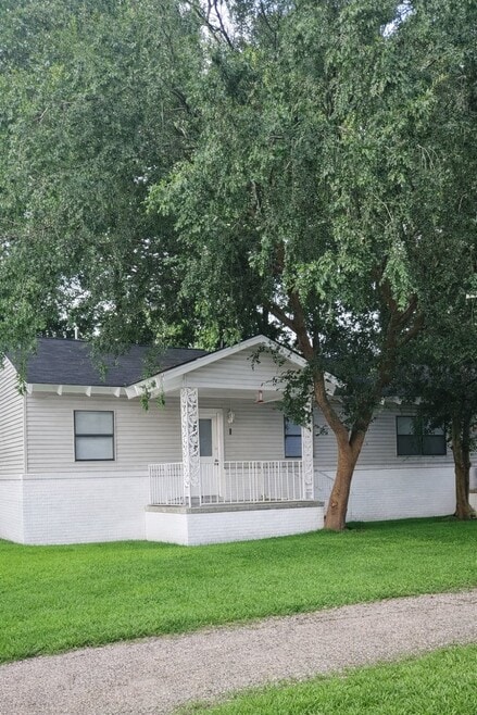 Building Photo - 285 Hickory Rd