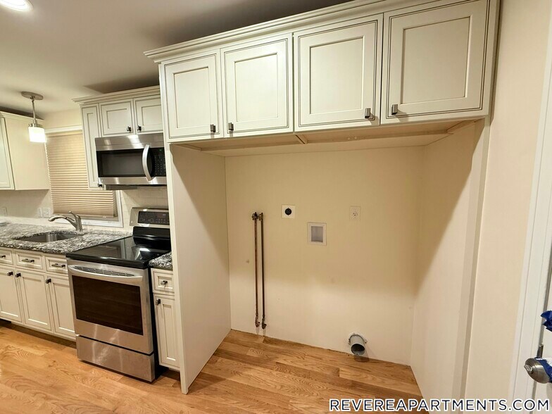 Building Photo - 48 Hauman St