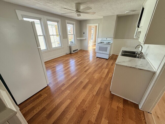 Building Photo - 100 Green St