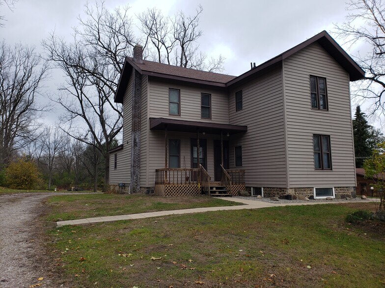 Front Porch Apt#2 - 305 Judd Rd