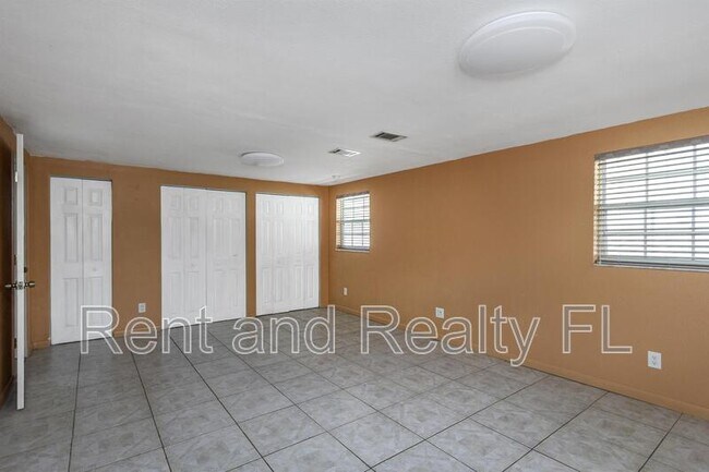 Building Photo - 1805 N Taylor Rd