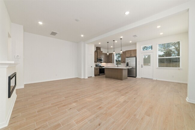 Building Photo - 135 W Coralburst Lp