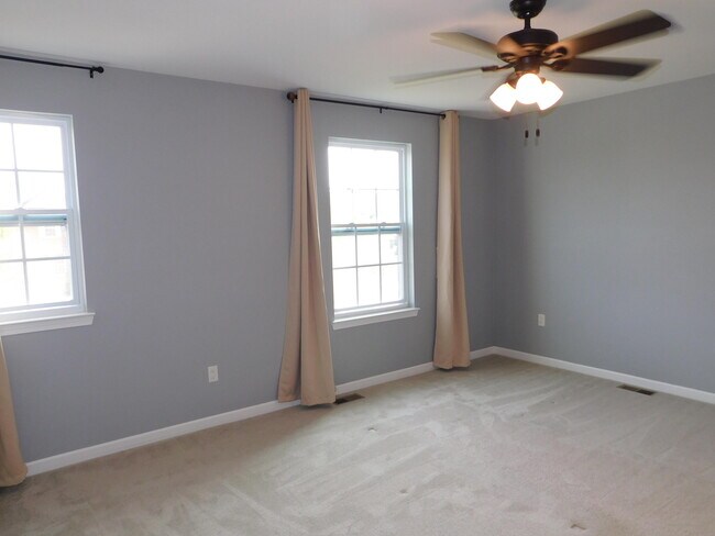 Building Photo - 4251 Lilac Ln