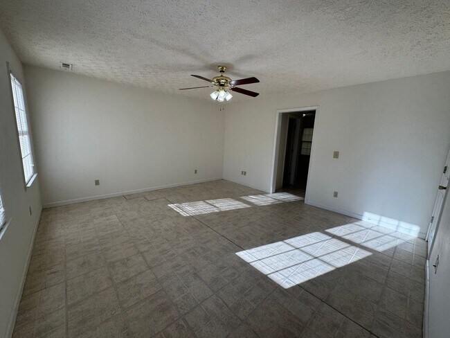 Building Photo - 2692 Callier Springs Rd SE