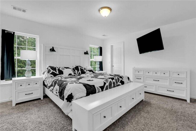 Building Photo - Modern 4 Bedroom South Savannah Home with ...