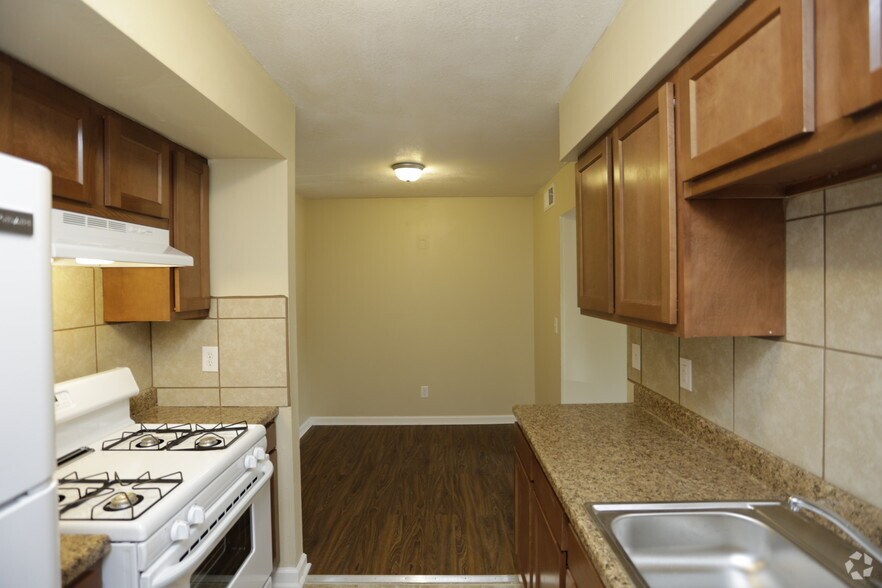 Legend Oaks Gated Community 7645 Garfield Ct Kansas City KS 66112